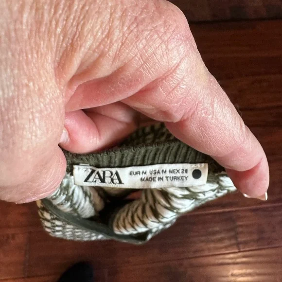 Zara’s Green and Ecru knit outfit/set. Size Large  worn one, like new condition! - Picture 11 of 13